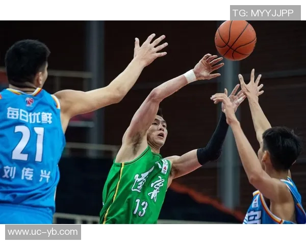 媒体人分析郭艾伦不随龙狮赴美备战原因及其商业价值与地位的重要性